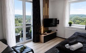 Plně vybavený krásný apartmán 1kk s balkonem, výhledem